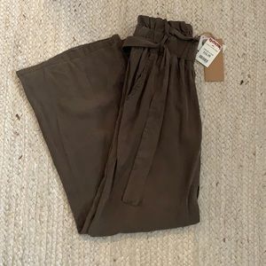 Army green paper bag pants